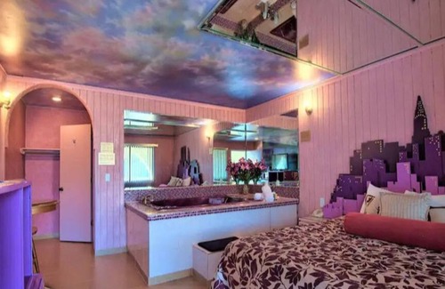 Yucca Valley Hotel | 1 King Bed Jetted Tub Non-Smoking(Theme2 -Persian ,Roman, or Oriental Theme)