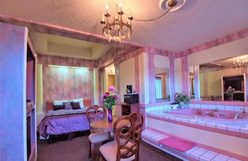 Yucca Valley Hotel | 1 King Bed Jetted Tub Non-Smoking(Theme2 -Persian ,Roman, or Oriental Theme)