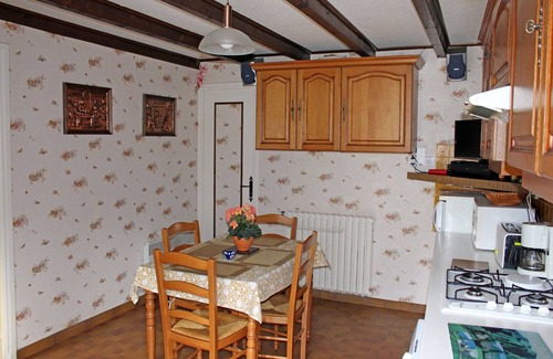 Saint-Genes-Champespe Apartment | 1 large bedroom apartment, beach and sailing centre 5 km away