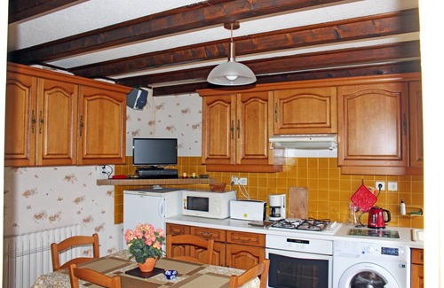 Saint-Genes-Champespe Apartment | 1 large bedroom apartment, beach and sailing centre 5 km away