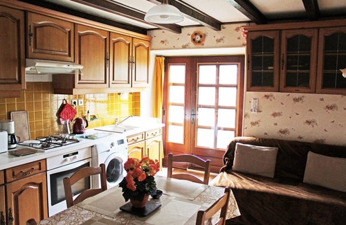 Saint-Genes-Champespe Apartment | 1 large bedroom apartment, beach and sailing centre 5 km away