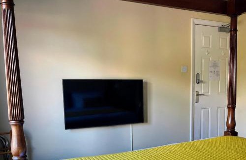 Slyne House | 1 Lathom Ave - Parking, 2 Bathrooms, Comfortable, Welcoming, Nice Area
