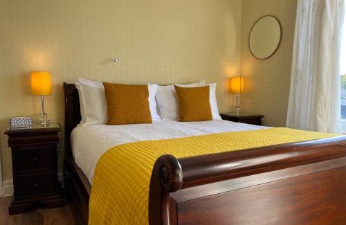 Slyne House | 1 Lathom Ave - Parking, 2 Bathrooms, Comfortable, Welcoming, Nice Area