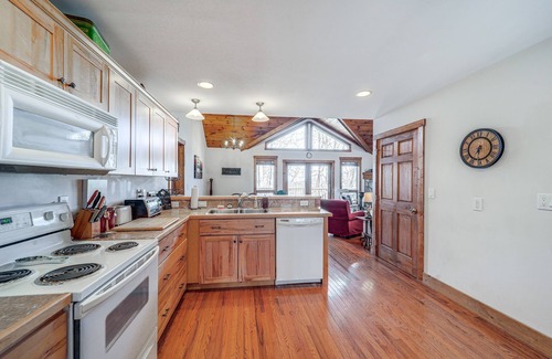 Charter Hills Cabin | 1 Mi to Beech Mtn Ski Resort: Cabin w/Fire Pit