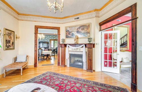 Huning Highland Historic District House | < 1 Mi to Downtown ABQ: Historic Manor w/Patio!