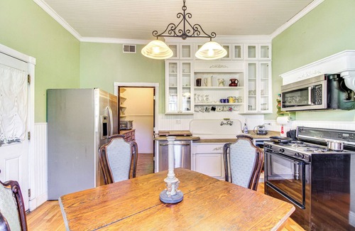 Huning Highland Historic District House | < 1 Mi to Downtown ABQ: Historic Manor w/Patio!