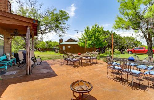 Palo Pinto County House | 1 Mi to Lake Pet-Friendly Cabin in Strawn
