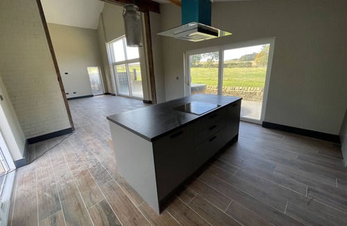 Durham House | 1 NEW DAIRY BARN, pet friendly, with hot tub in Croxdale
