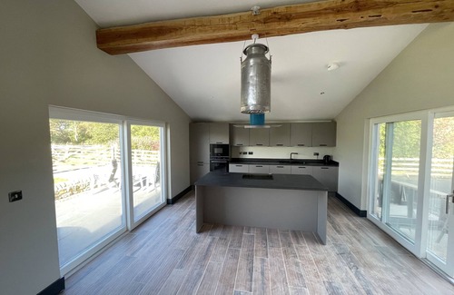 Durham House | 1 NEW DAIRY BARN, pet friendly, with hot tub in Croxdale
