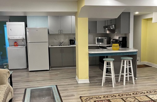 Central Erin Mills House | 1. Private Room - Erin Mills Town Centre