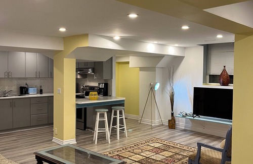 Central Erin Mills House | 1. Private Room - Erin Mills Town Centre