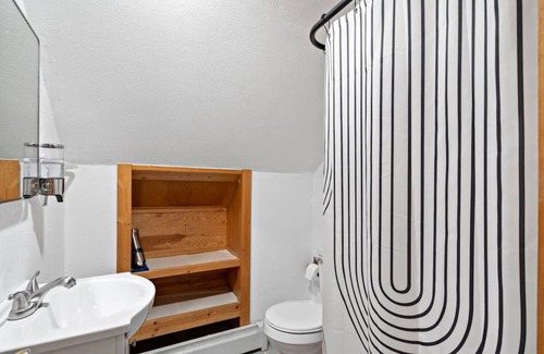 Spenard Apartment | 1 Woodland Attic in 1950's cabin