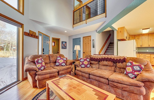 Wildernest House | 10 Mi to Keystone Resort: Cabin w/Private Hot Tub