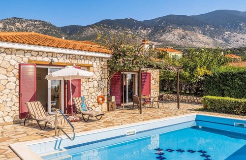 Karavados Villa | 10 mins walk to shops & restaurants, beach 20mins