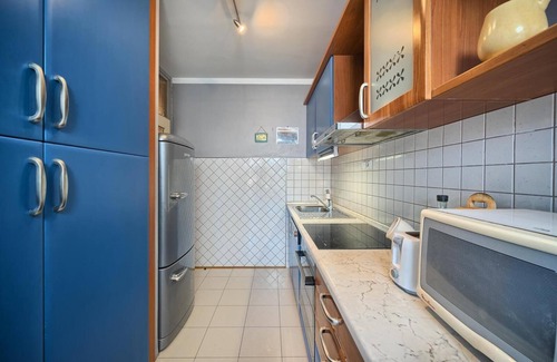 Znjan Apartment | 10 minute walk to beautiful Žnjan beaches! Old town of Split 3 buss statins away