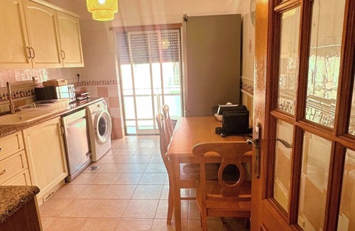 Alcochete Apartment | 10 minutes to the beach 20 minutes to the centre of Lisbon,2 bedroom APT Montijo
