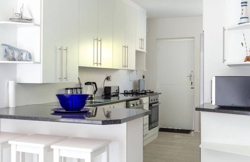 Colchester Cottage | 10 on Aqua Vista Cottage