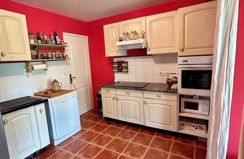 Les Touches-de-Perigny House | 10-person gîte with hiking trails, tennis, mini-golf, fishing pond.