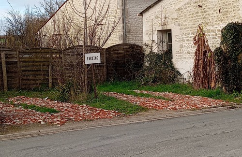 Les Touches-de-Perigny House | 10-person gîte with hiking trails, tennis, mini-golf, fishing pond.