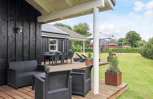 Haslevgarde House | 10 person holiday home in Hadsund