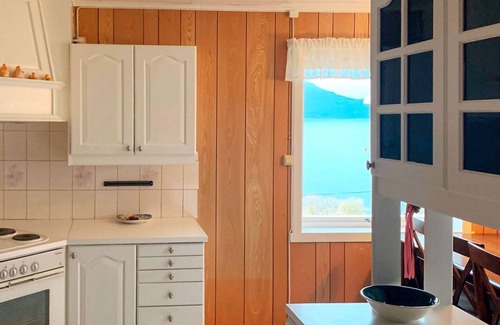 Gulen Municipality House | 10 person holiday home in Brekke