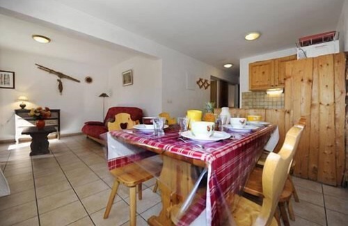 Le Bettaix Apartment | 100m from ski slopes, 1st floor, sauna, balcony, parking, tv, ski locker, 60m², Les Menuires