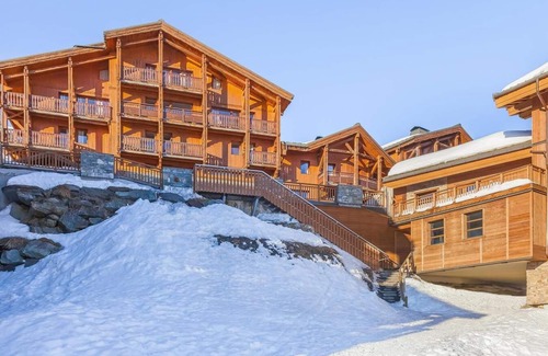 Val-Thorens Apartment | 100m from ski slopes, fitness, swimming pool, sauna, jacuzzi, hammam, balcony, fireplace or stove