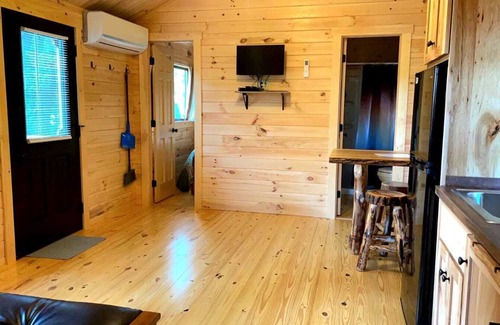 Logan Cabin | 105) Goldfinch Log Cabin. Close to Hocking Hills State Park and more!