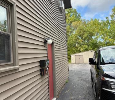 Eastside House | 105 Robert Drive