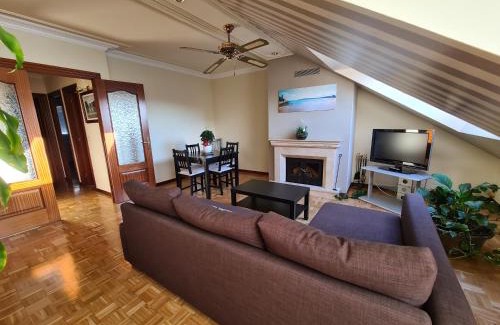 Distrito Oeste Apartment | 106A Ático con garaje y chimenea cerca de la playa