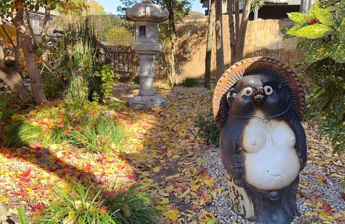 Kani House | 107 year old house, 100 year old townhouse. Convenience store, pharmacy, supermarket within 2 minutes walk. Groups of 20 people can stay. Natural hot spring within 5 minutes drive, seafood market, tourist attractions Inuyama Castle and Meiji Village nearb