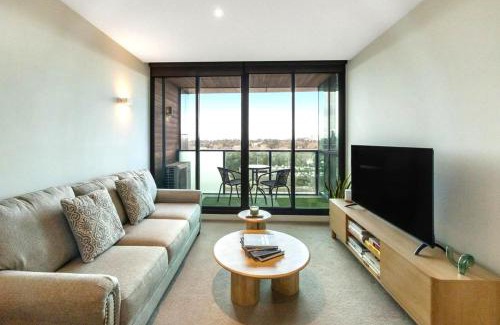 Melbourne Central Business District Apartment | 108 Flinders - Stunning Views & Prime Location