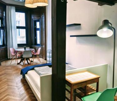 Josefstadt Apartment | 10min RathausVienna 2