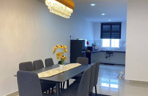 Sedili Kechil House | 10min to Desaru Coast Waterpark! Welcome to D'Royale Desaru Homestay.