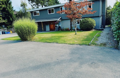 Delta House | 10min to Ferry.30 mins to airport. Family sized separate entrance.Pets-friendly.
