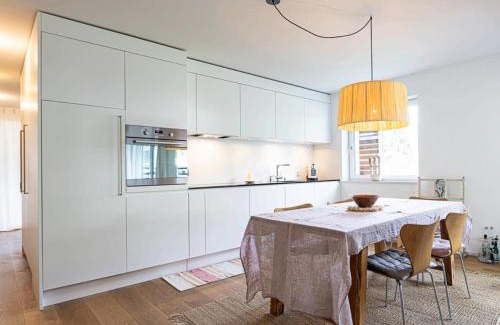 Trin Apartment | 10min zu den Bergbahnen Tiefgarage & Wifi inkl. Bergsicht & Ruhe