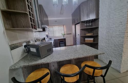 Kimberley Apartment | 11 Debonair Self Catering Apartment