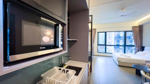 Sungai Penchala Apartment | 11 Mossaz skypool 5mins to 1U and Ikea atEmpire City by Light House