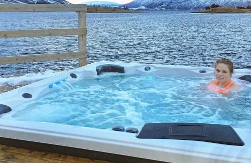 Flesnes House | 11 person holiday home in Gullesfjord