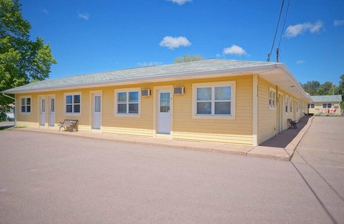 Summerside Apartment | (11) Private Queen Suite at Green Acres Summerside