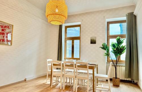 Favoriten Apartment | 110 m2 4-Room Renovated Apartment
