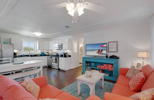 Laguna Beach Estates House | $110/Night now thru 4th ~ Laguna Beach~5th House from the Perfect Beach Access# 83! Covered Parking!