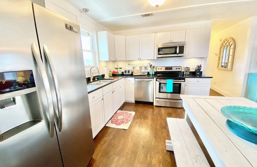 Laguna Beach Estates House | $110/Night now thru 4th ~ Laguna Beach~5th House from the Perfect Beach Access# 83! Covered Parking!