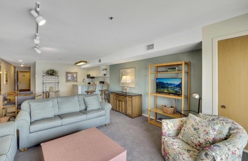 Charlevoix House | 111 Edgewater Inn
