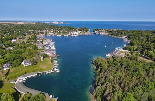 Charlevoix House | 111 Edgewater Inn