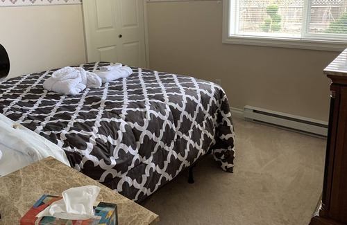 Saanich West Apartment | #113 Viewmont Ave 4 Bed Ground Level Lovely Suite