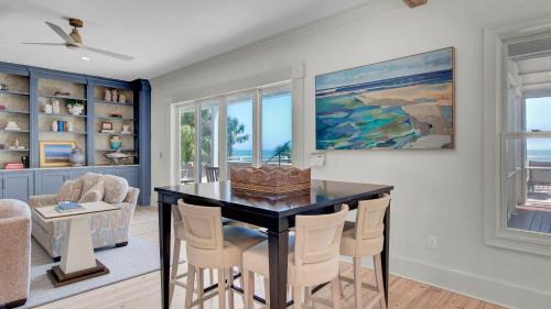 Isle of Palms House | 114 Ocean Boulevard by AvantStay Beachfront Infinity Pool Basketball Court Recently Renovated