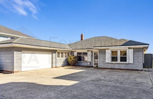 Ocean Cay House | 1180 S Fletcher Ave