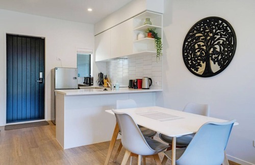 Auckland Apartment | 12/47A Huntington Drive
