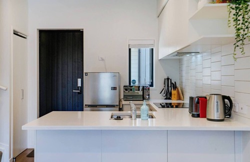 Auckland Apartment | 12/47A Huntington Drive